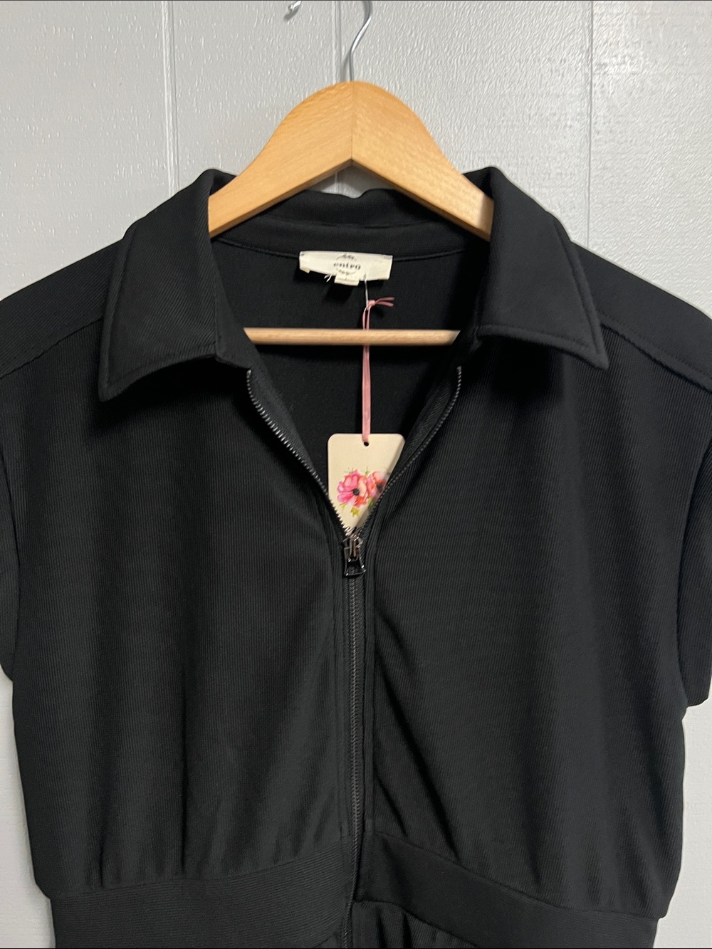 entro Black Ribbed Zip-Front Collared Dress - Picture 3 of 13